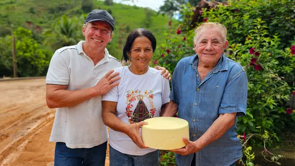 A família de produtores Eduardo, Ester e Geraldo.  
