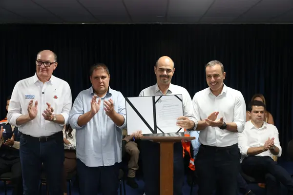 Governo de Minas transfere a capital para Ubá e anuncia pacote de investimentos para a infraestrutura da cidade