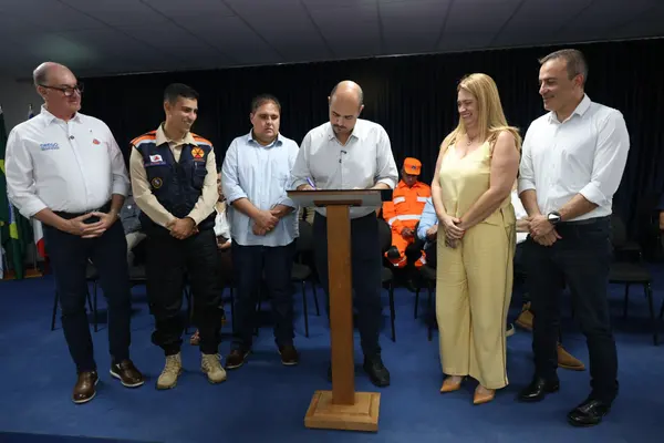 Governo de Minas transfere a capital para Ubá e anuncia pacote de investimentos para a infraestrutura da cidade