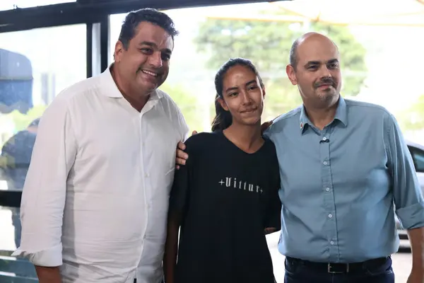 Governo de Minas entrega máquinas de costura para o Programa Trajeto Moda em Poços de Caldas