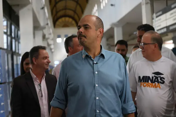 Governo de Minas entrega máquinas de costura para o Programa Trajeto Moda em Poços de Caldas