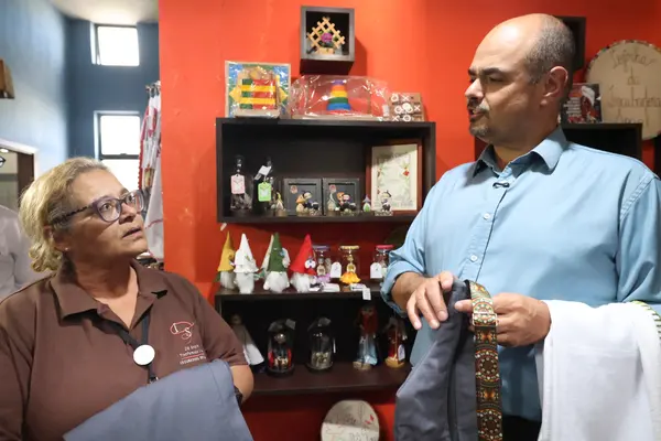Governo de Minas entrega máquinas de costura para o Programa Trajeto Moda em Poços de Caldas