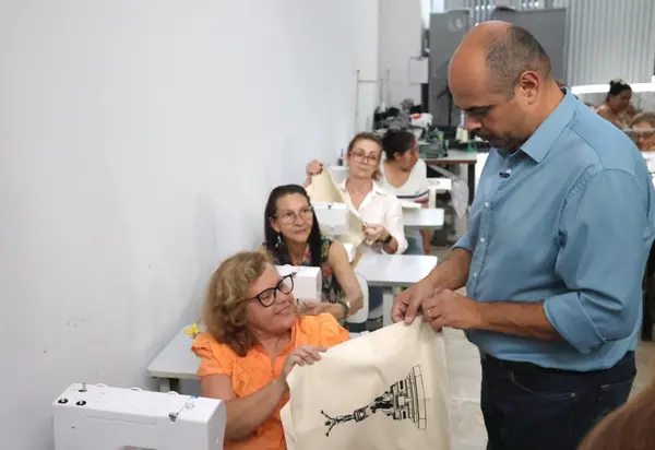 Governo de Minas entrega máquinas de costura para o Programa Trajeto Moda em Poços de Caldas