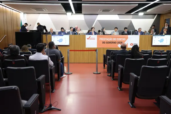 Governo de Minas entrega máquinas de costura para o Programa Trajeto Moda em Poços de Caldas