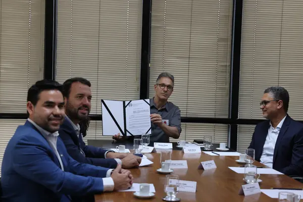 Governo de Minas entrega máquinas de costura para o Programa Trajeto Moda em Poços de Caldas