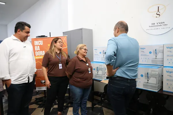 Governo de Minas entrega máquinas de costura para o Programa Trajeto Moda em Poços de Caldas