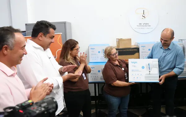 Governo de Minas entrega máquinas de costura para o Programa Trajeto Moda em Poços de Caldas