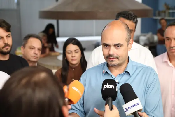 Governo de Minas entrega máquinas de costura para o Programa Trajeto Moda em Poços de Caldas