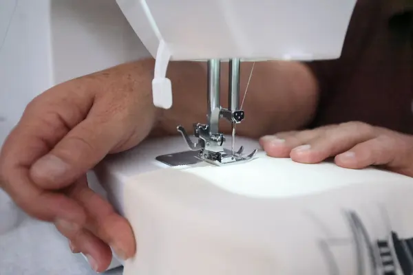 Governo de Minas entrega máquinas de costura para o Programa Trajeto Moda em Poços de Caldas