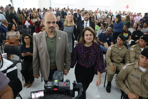 Governo de Minas transfere capital para Diamantina e anuncia investimento de R$ 41 milhões para climatizar todas as escolas da região