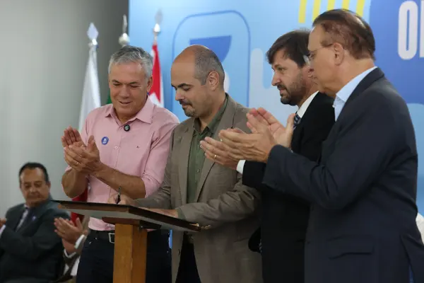 Governo de Minas transfere capital para Diamantina e anuncia investimento de R$ 41 milhões para climatizar todas as escolas da região