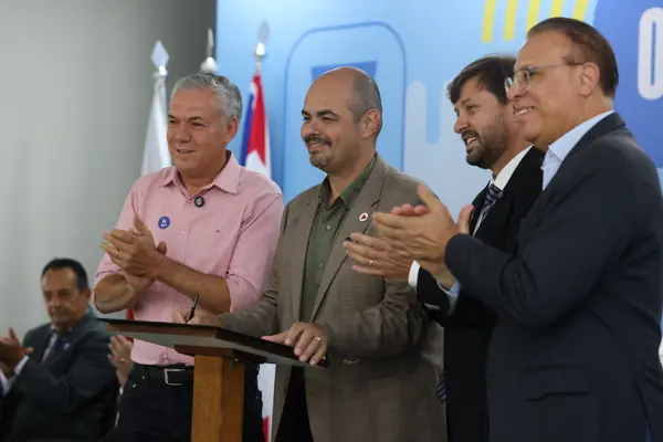 Governo de Minas transfere capital para Diamantina e anuncia investimento de R$ 41 milhões para climatizar todas as escolas da região