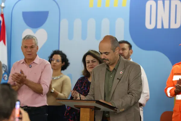 Governo de Minas transfere capital para Diamantina e anuncia investimento de R$ 41 milhões para climatizar todas as escolas da região