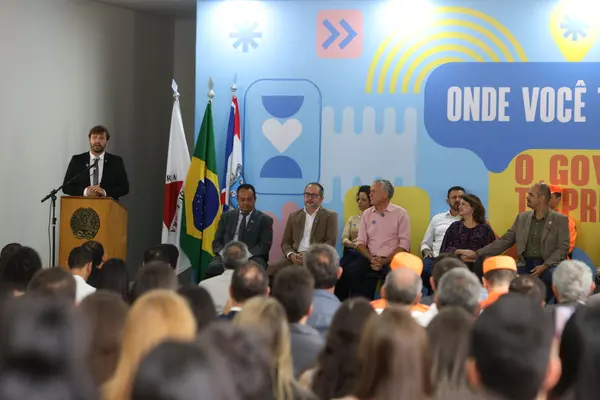 Governo de Minas transfere capital para Diamantina e anuncia investimento de R$ 41 milhões para climatizar todas as escolas da região