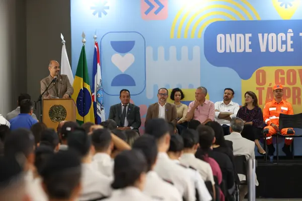 Governo de Minas transfere capital para Diamantina e anuncia investimento de R$ 41 milhões para climatizar todas as escolas da região