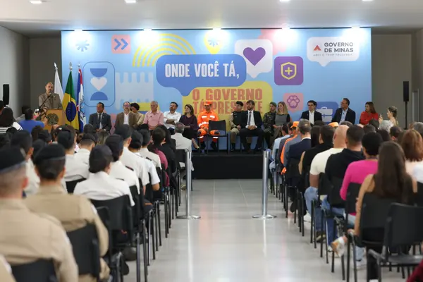 Governo de Minas transfere capital para Diamantina e anuncia investimento de R$ 41 milhões para climatizar todas as escolas da região