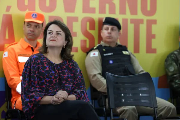 Governo de Minas transfere capital para Diamantina e anuncia investimento de R$ 41 milhões para climatizar todas as escolas da região