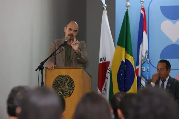Governo de Minas transfere capital para Diamantina e anuncia investimento de R$ 41 milhões para climatizar todas as escolas da região