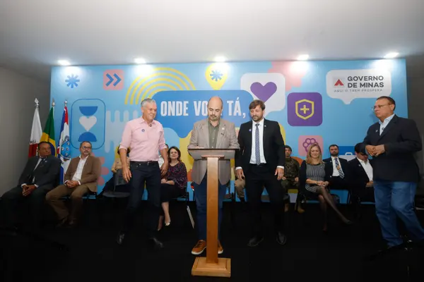 Governo de Minas transfere capital para Diamantina e anuncia investimento de R$ 41 milhões para climatizar todas as escolas da região
