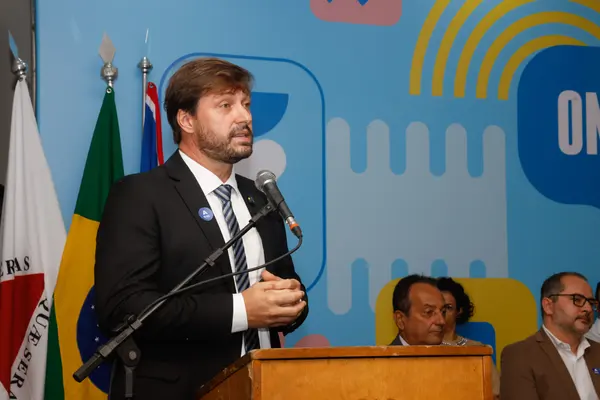 Governo de Minas transfere capital para Diamantina e anuncia investimento de R$ 41 milhões para climatizar todas as escolas da região
