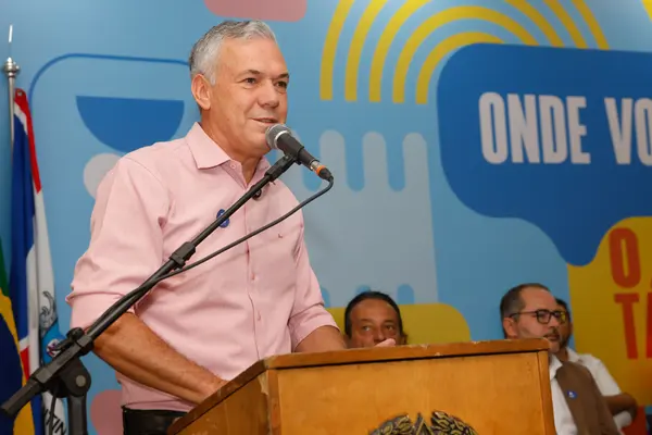 Governo de Minas transfere capital para Diamantina e anuncia investimento de R$ 41 milhões para climatizar todas as escolas da região