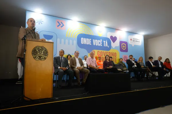 Governo de Minas transfere capital para Diamantina e anuncia investimento de R$ 41 milhões para climatizar todas as escolas da região