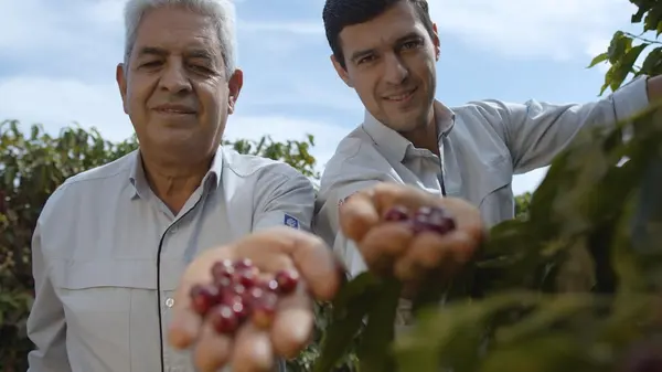 Lázaro e Gustavo Oliveira.