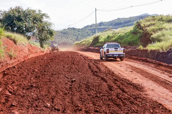 Governo de Minas vistoria obras de pavimentação da MGC-262, entre Caeté e Barão de Cocais