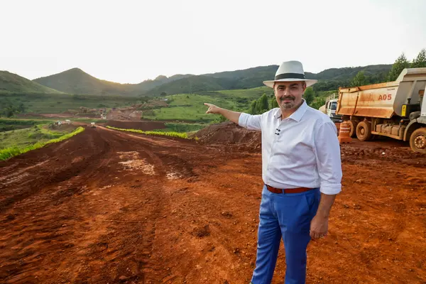 Governo de Minas vistoria obras de pavimentação da MGC-262, entre Caeté e Barão de Cocais