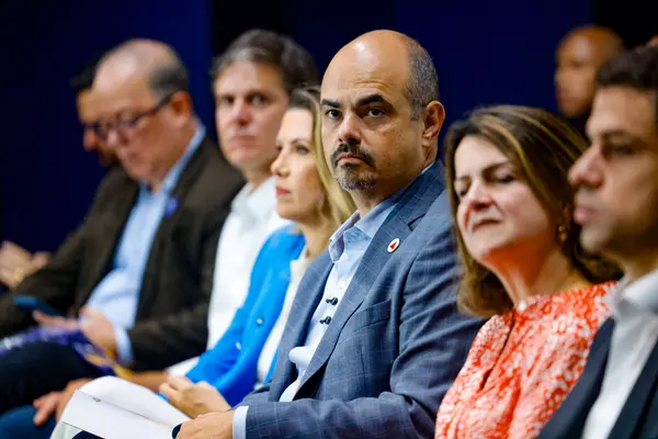 Governo de Minas transfere capital para Uberaba e assina acordo de cooperação para fortalecer projeto Farmácia Viva na cidade