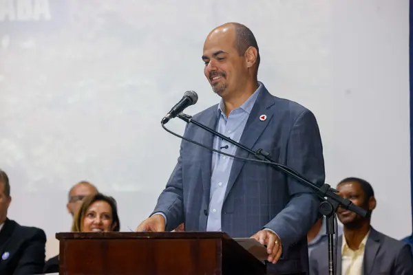 Governo de Minas transfere capital para Uberaba e assina acordo de cooperação para fortalecer projeto Farmácia Viva na cidade