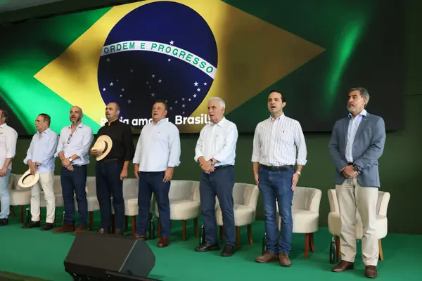 Governo de Minas anuncia R$ 350 milhões para gasoduto no Triângulo Mineiro na Abertura da Safra de Mineira de Açúcar e Álcool 2026/2027