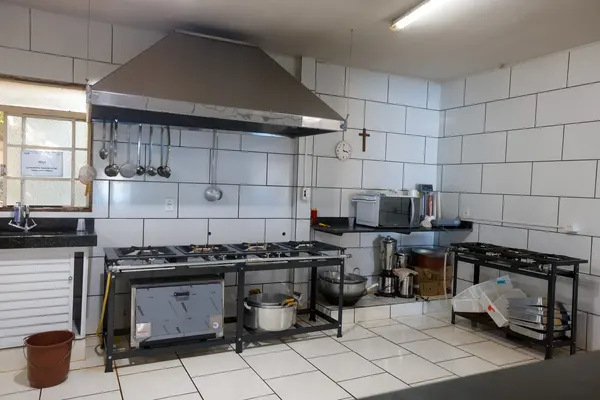 Governo de Minas vistoria escola estadual recém-reformada em Água Comprida