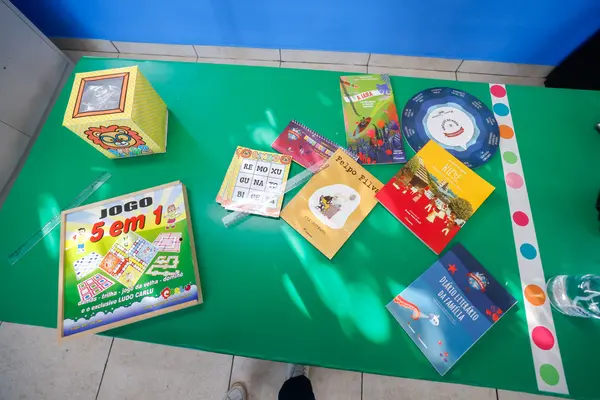 Governo de Minas vistoria escola estadual recém-reformada em Água Comprida
