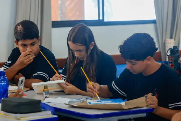 Governo de Minas vistoria escola estadual recém-reformada em Água Comprida