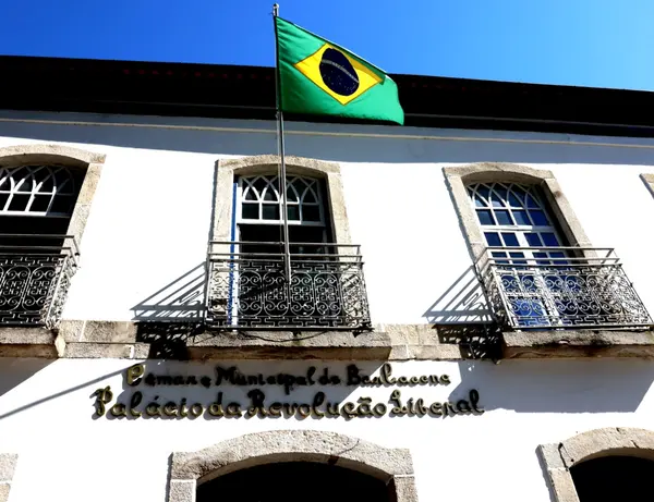 Governo de Minas transfere capital para Barbacena e anuncia novo Colégio Tiradentes na região