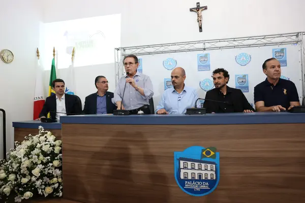 Governo de Minas transfere capital para Barbacena e anuncia novo Colégio Tiradentes na região