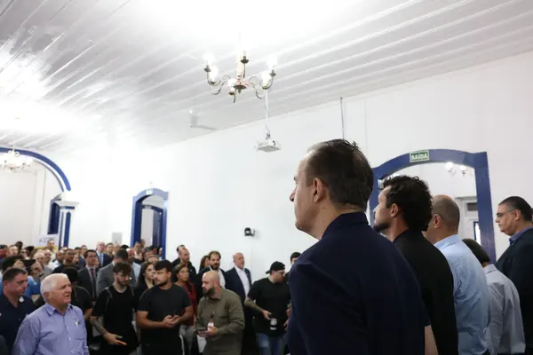 Governo de Minas transfere capital para Barbacena e anuncia novo Colégio Tiradentes na região