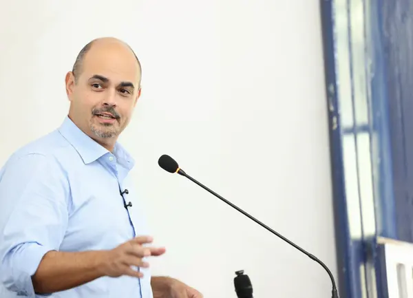 Governo de Minas transfere capital para Barbacena e anuncia novo Colégio Tiradentes na região