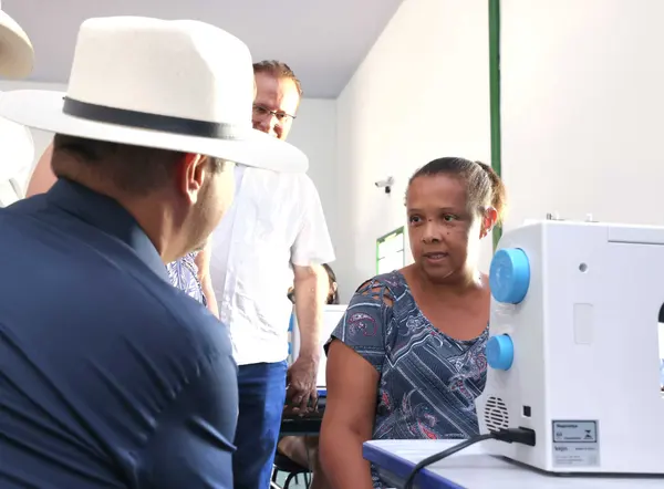 Governo de Minas entrega máquinas de costura do projeto Trajeto Moda em Chapada Gaúcha