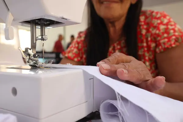 Governo de Minas entrega máquinas de costura do projeto Trajeto Moda em Chapada Gaúcha
