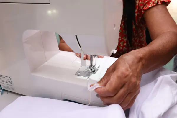 Governo de Minas entrega máquinas de costura do projeto Trajeto Moda em Chapada Gaúcha