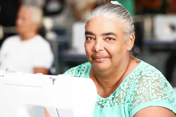Governo de Minas entrega máquinas de costura do projeto Trajeto Moda em Chapada Gaúcha