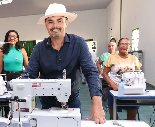 Governo de Minas entrega máquinas de costura do projeto Trajeto Moda em Chapada Gaúcha