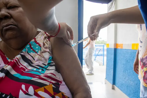 Governo de Minas lança ferramenta para facilitar acesso da população às vacinas 