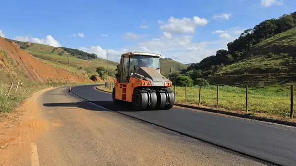 Governo de Minas vistoria obras de recuperação funcional da rodovia LMG-845, na Zona da Mata