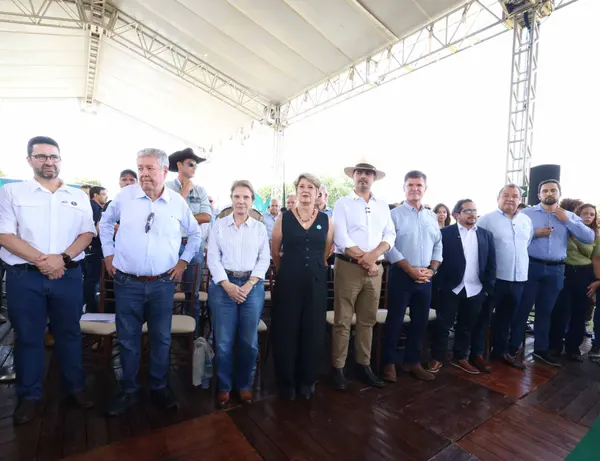 Governo de Minas lança política de desenvolvimento agrícola para a região Central e entrega títulos de regularização fundiária em Curvelo