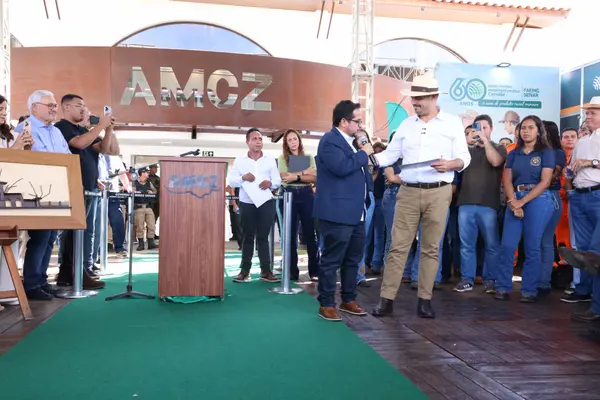 Governo de Minas lança política de desenvolvimento agrícola para a região Central e entrega títulos de regularização fundiária em Curvelo