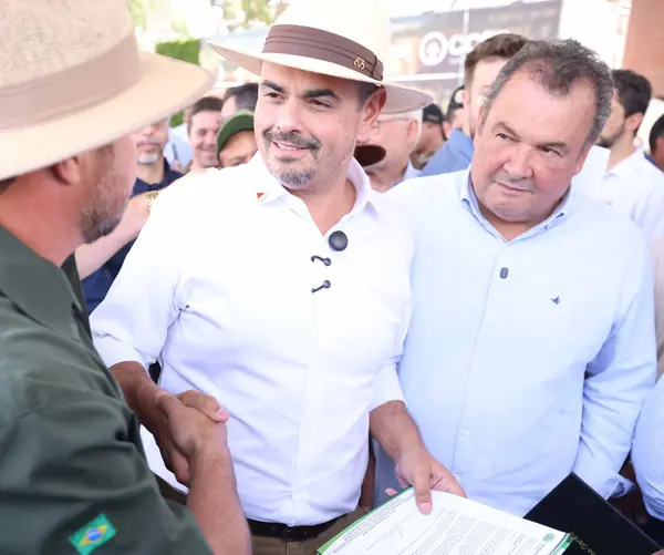 Governo de Minas lança política de desenvolvimento agrícola para a região Central e entrega títulos de regularização fundiária em Curvelo