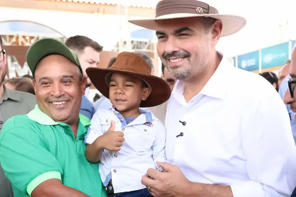 Governo de Minas lança política de desenvolvimento agrícola para a região Central e entrega títulos de regularização fundiária em Curvelo